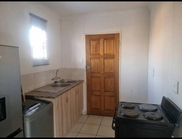 2 BEDROOM HOUSE FOR SALE IN STRETFORD